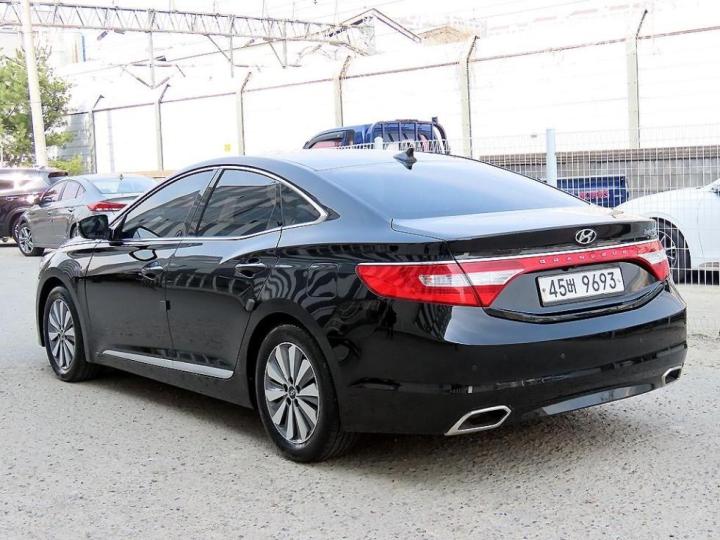 Hyundai Grandeur Hybrid Premium 4