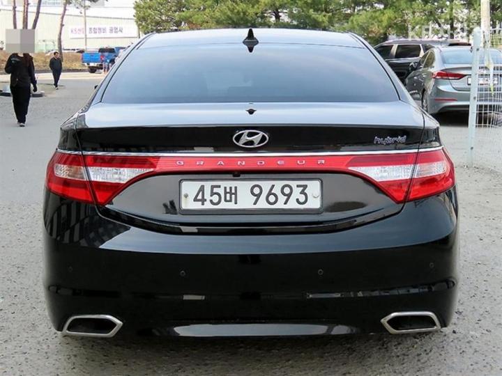 Hyundai Grandeur Hybrid Premium 5
