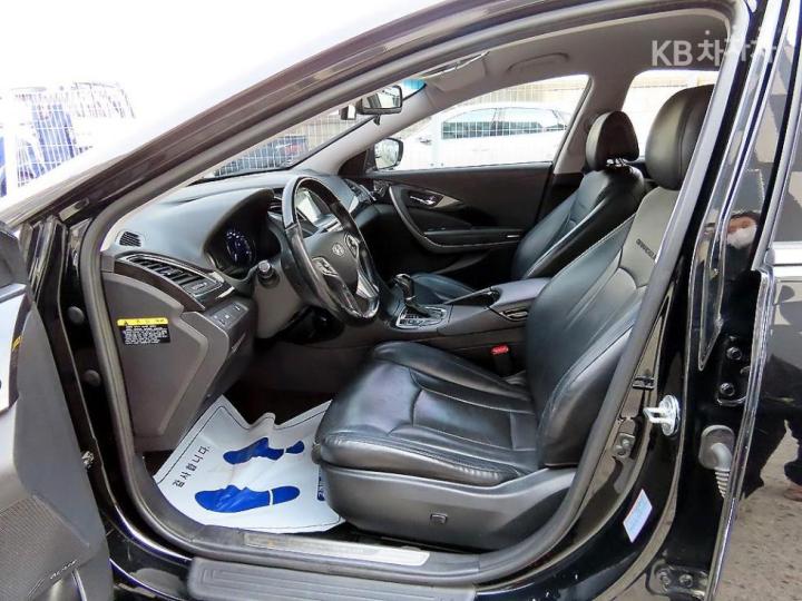 Hyundai Grandeur Hybrid Premium 6