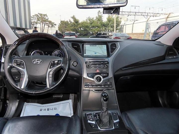 Hyundai Grandeur Hybrid Premium 8