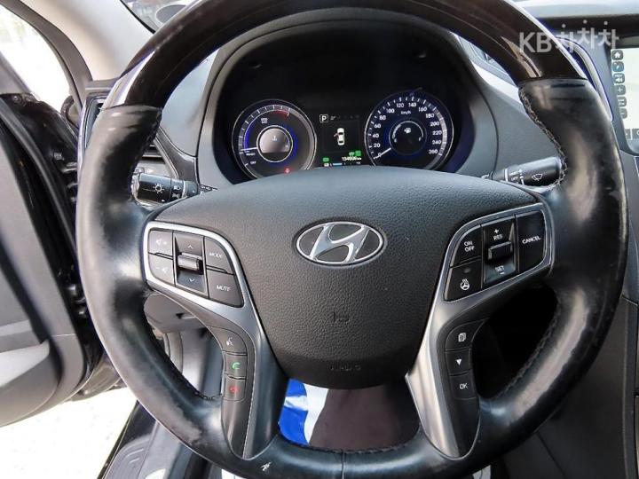 Hyundai Grandeur Hybrid Premium 9