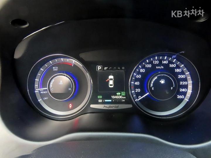 Hyundai Grandeur Hybrid Premium 10