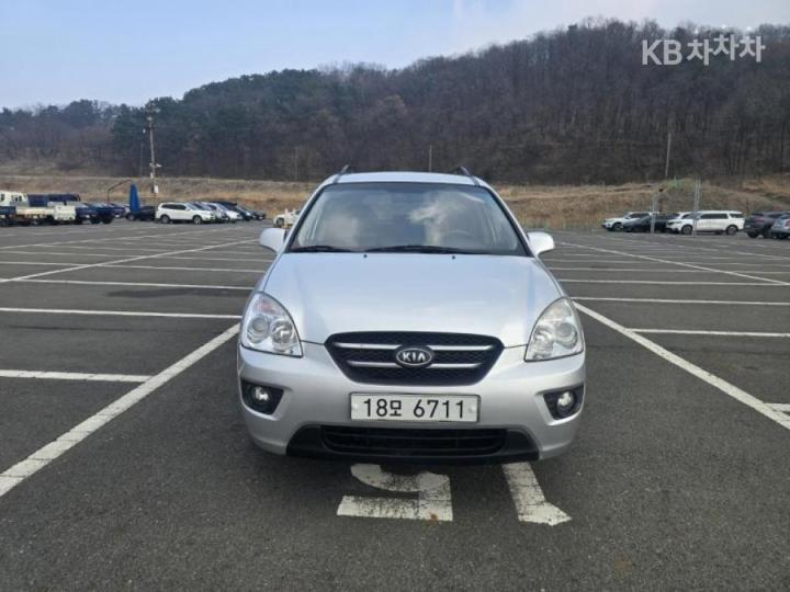 Kia Carens New 2.0 LPI GX Top Model 3