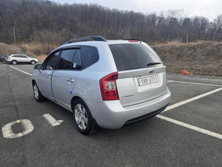 Kia Carens New 2.0 LPI GX Top Model 4