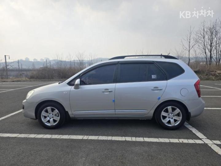 Kia Carens New 2.0 LPI GX Top Model 6