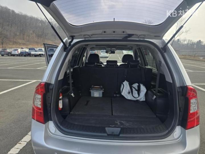 Kia Carens New 2.0 LPI GX Top Model 7