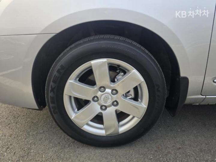 Kia Carens New 2.0 LPI GX Top Model 9