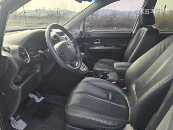 Kia Carens New 2.0 LPI GX Top Model 10