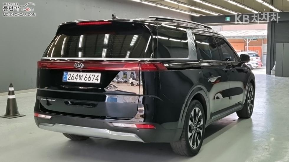 2021 - kia carnival