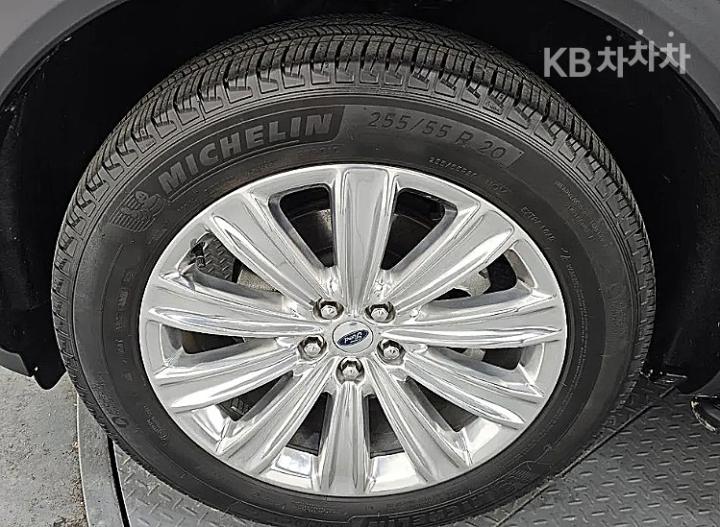 Ford Explorer Gasoline Turbo 2.3 AWD Limited 7