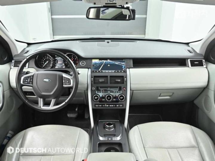 Land Rover Discovery Sport 2.0 TD4 SE 8