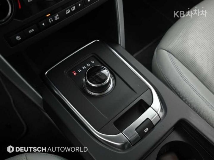 Land Rover Discovery Sport 2.0 TD4 SE 10