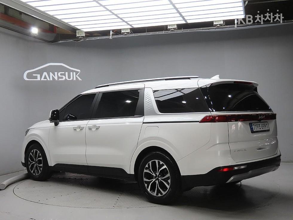 2022 - kia carnival