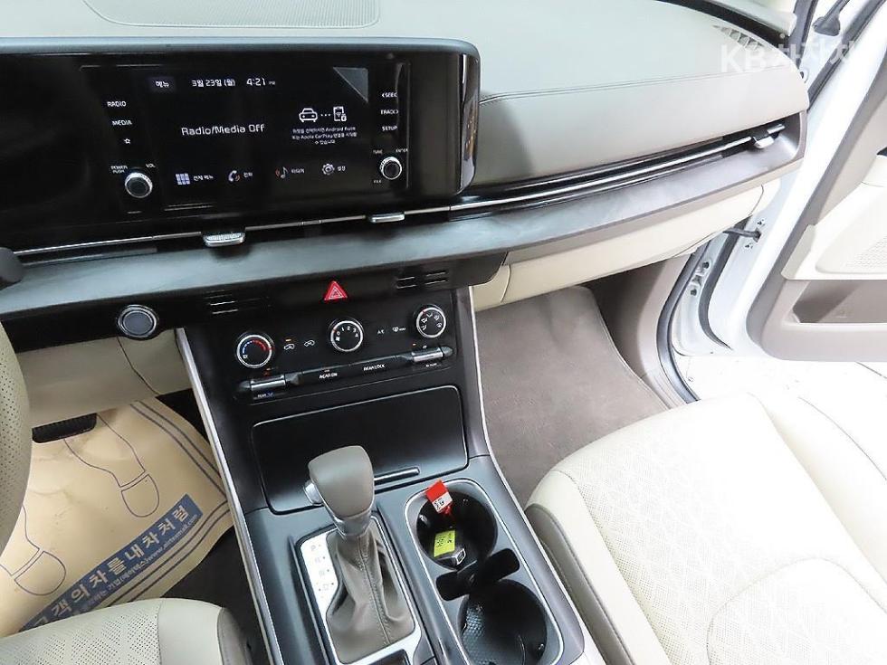 2022 - kia carnival