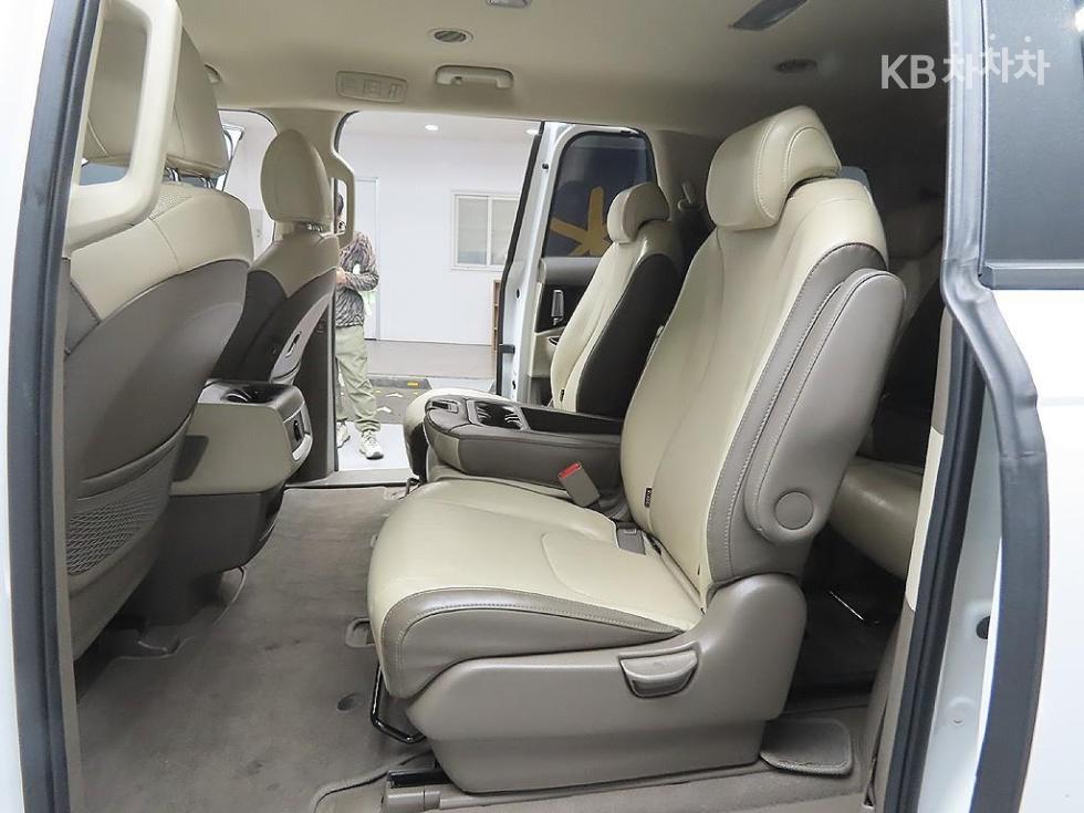 2022 - kia carnival