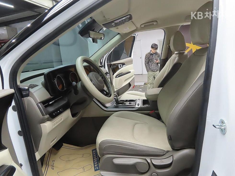 2022 - kia carnival