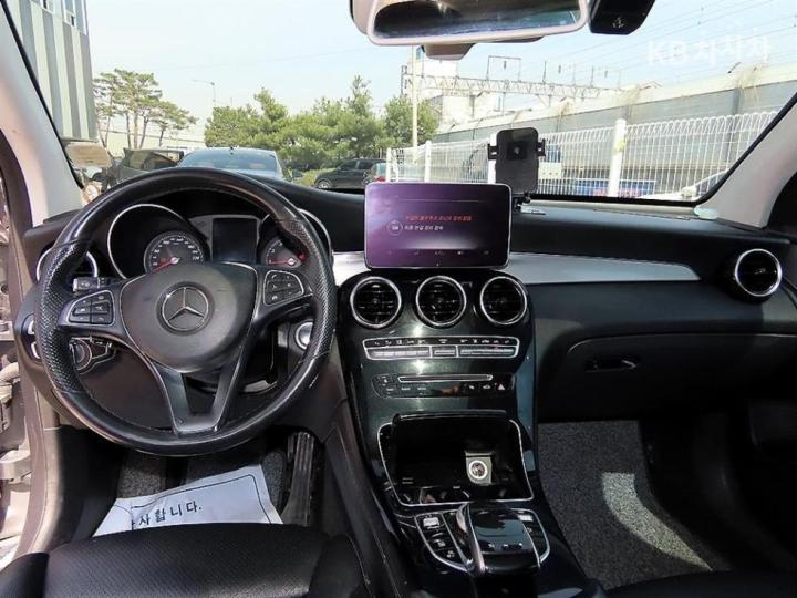 Mercedes-Benz GLC-Class X253 350e 4Matic Premium 8