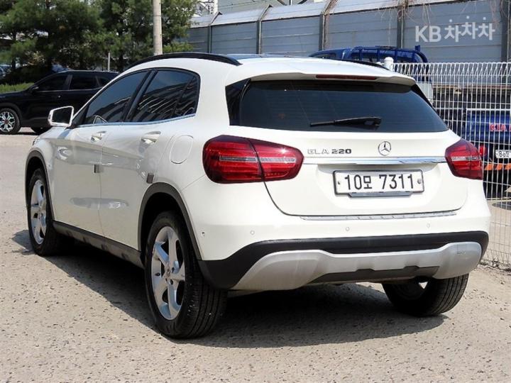 Mercedes-Benz GLA-Class X156 GLA220 Base Type 4