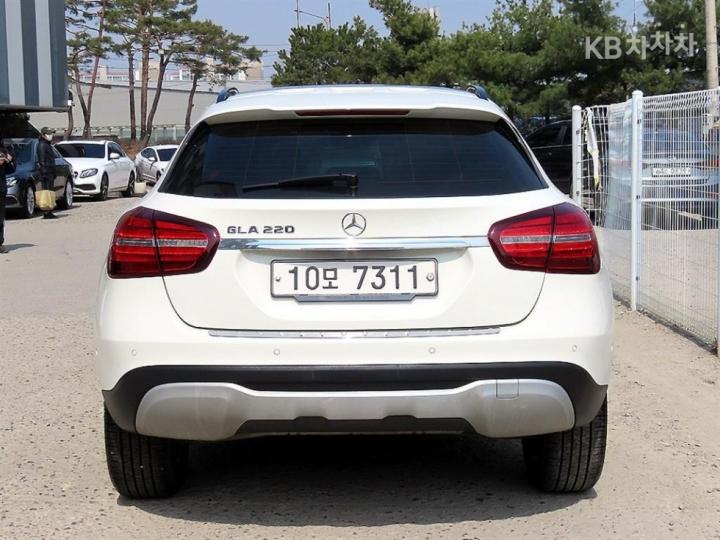 Mercedes-Benz GLA-Class X156 GLA220 Base Type 5