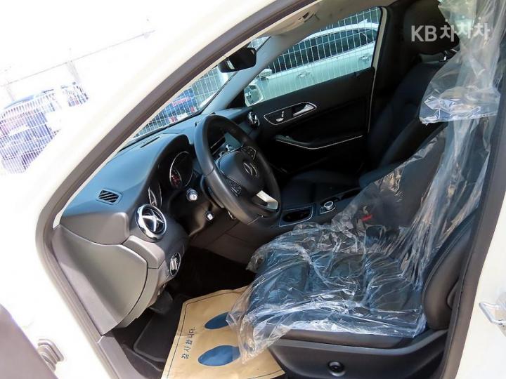 Mercedes-Benz GLA-Class X156 GLA220 Base Type 6