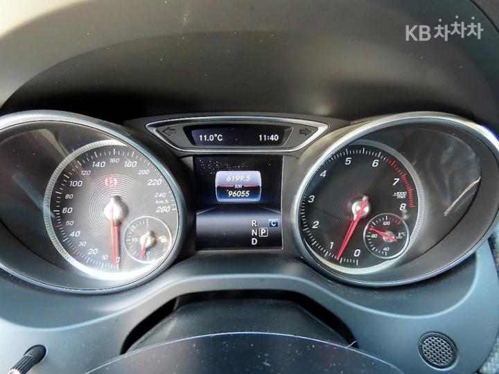 Mercedes-Benz GLA-Class X156 GLA220 Base Type 10