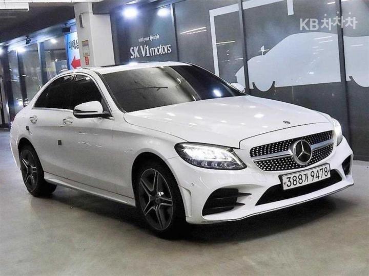 Mercedes-Benz C-Class C200 AMG Line 3