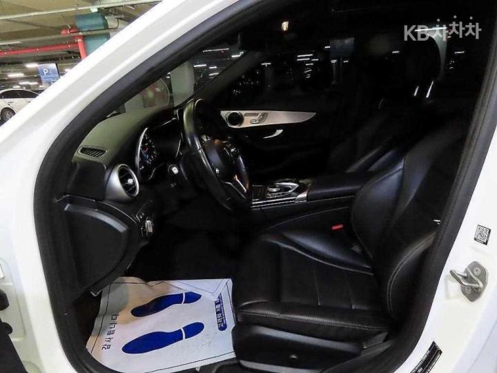 Mercedes-Benz C-Class C200 AMG Line 7