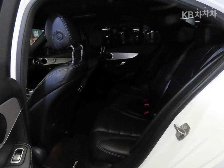 Mercedes-Benz C-Class C200 AMG Line 8