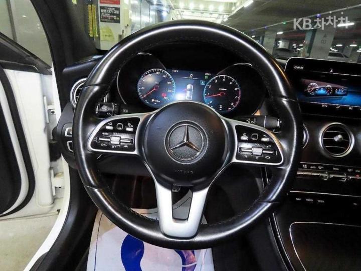 Mercedes-Benz C-Class C200 AMG Line 9