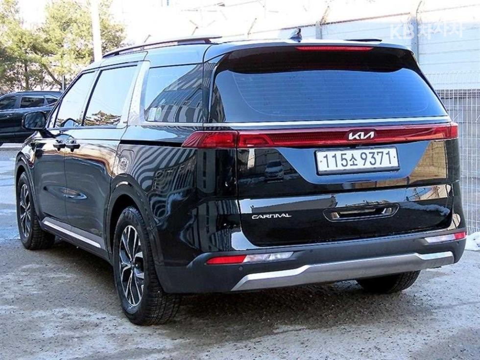 2023 - kia carnival