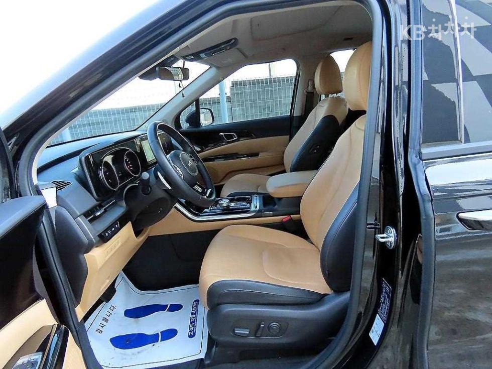 2023 - kia carnival