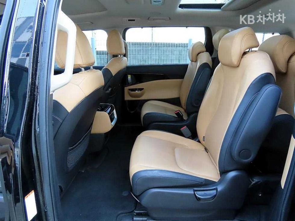 2023 - kia carnival