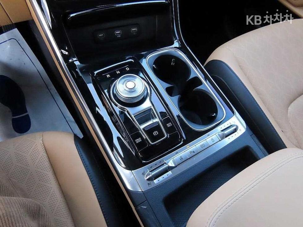 2023 - kia carnival
