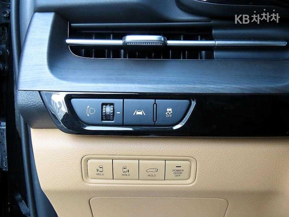 2023 - kia carnival