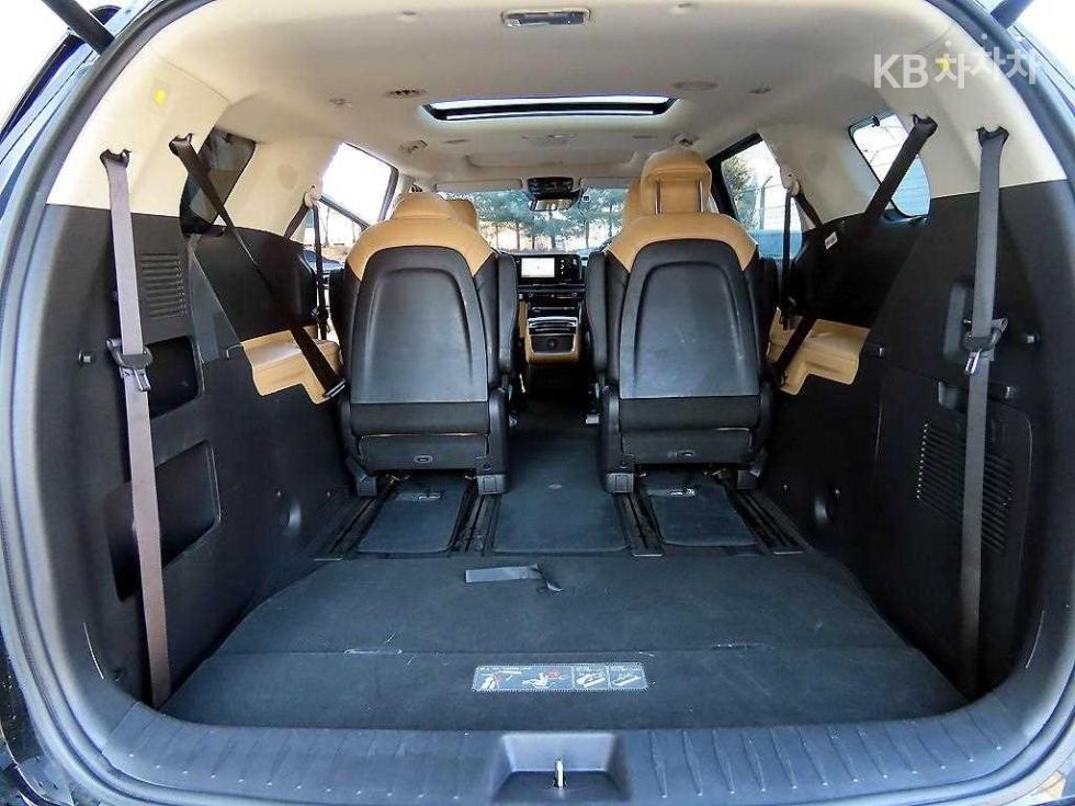 2023 - kia carnival