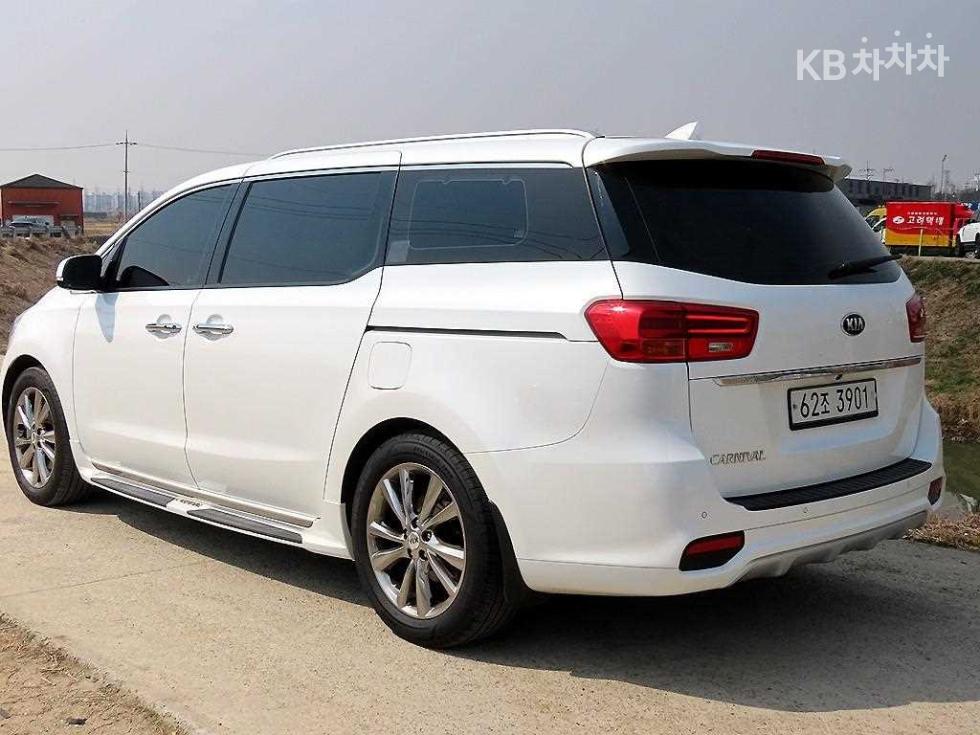 2019 - kia carnival