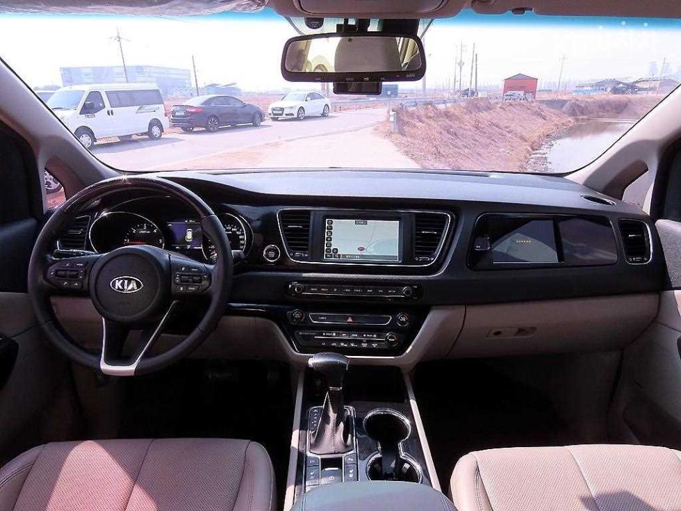 2019 - kia carnival