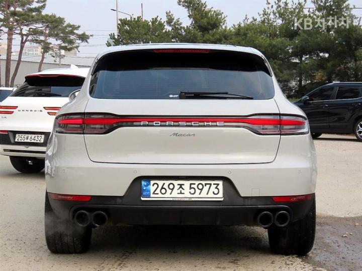 Porsche Macan 2.0 5