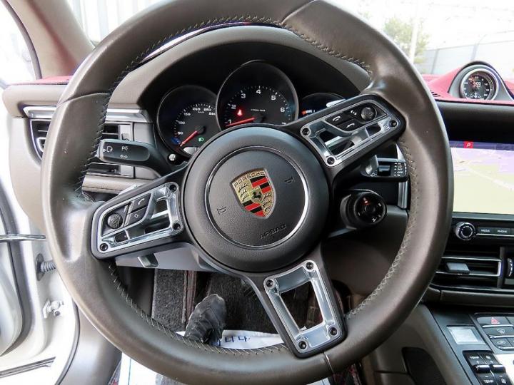 Porsche Macan 2.0 9