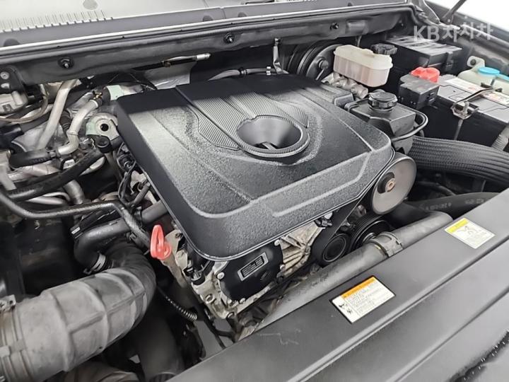 KG Mobility (Ssangyong) Korando Turismo 4WD GT 6