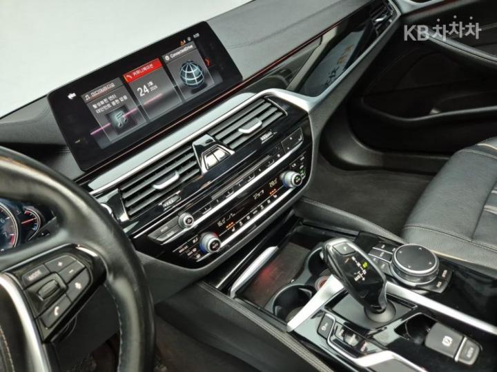 BMW 5 Series G30 520i Luxury 10