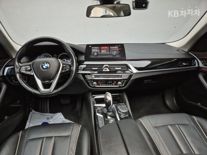 BMW 5 Series G30 520i Luxury 9