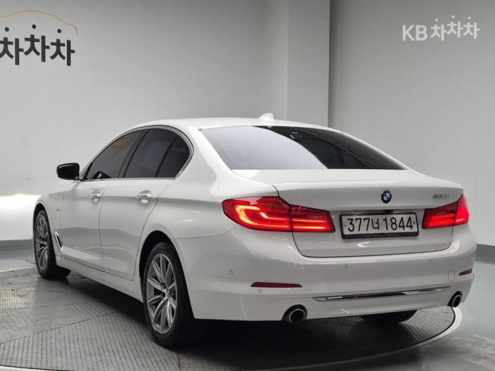 BMW 5 Series G30 520i Luxury 3