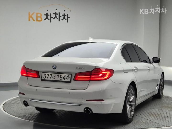 BMW 5 Series G30 520i Luxury 4
