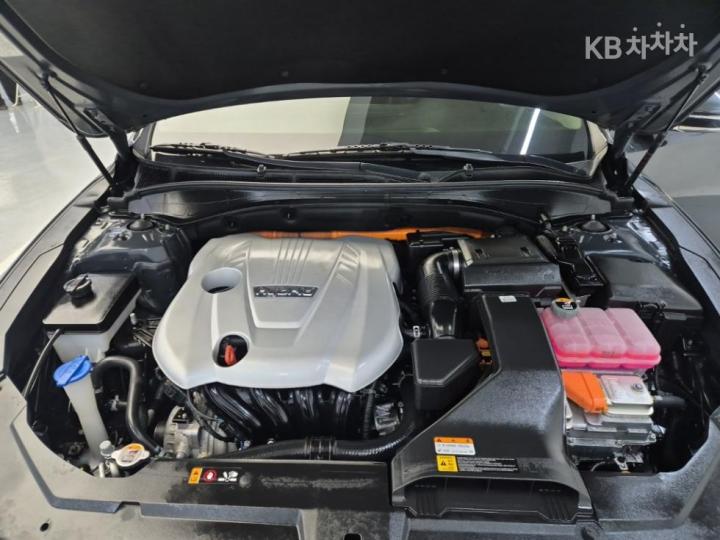 Hyundai Grandeur Hybrid 2.4 Premium 6