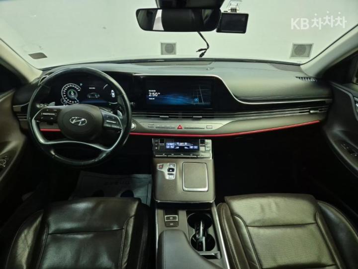Hyundai Grandeur Hybrid 2.4 Premium 8