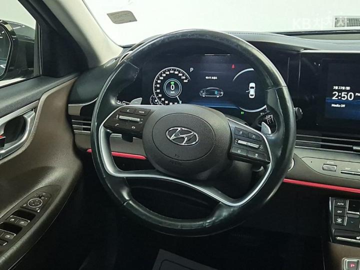 Hyundai Grandeur Hybrid 2.4 Premium 10