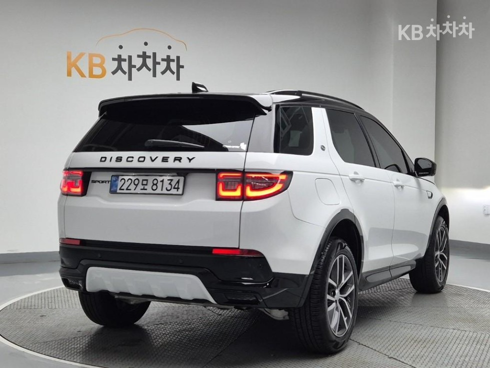 2025 - land rover discovery