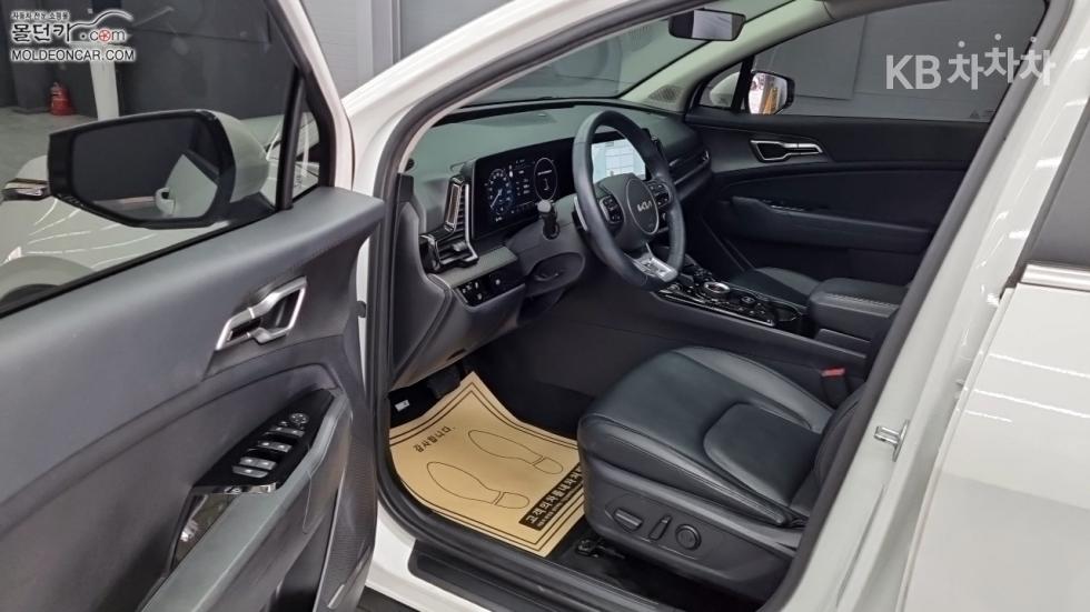 2022 - kia sportage