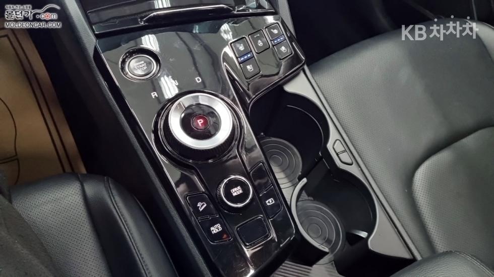 2022 - kia sportage